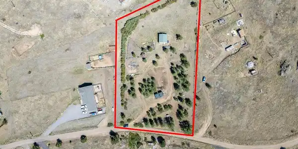 Image 4: * Lot lines are approximate. Image 4: * Lot lines are approximate.
