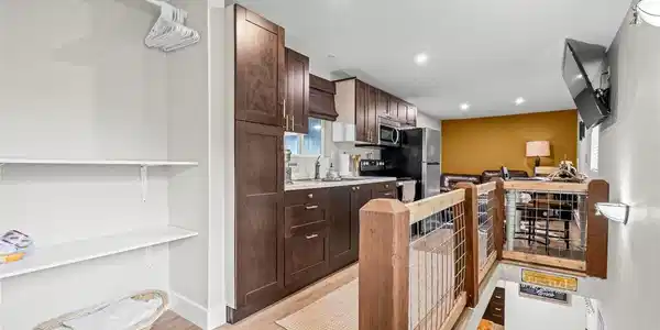 Image 2: Apartment Image 2: Apartment