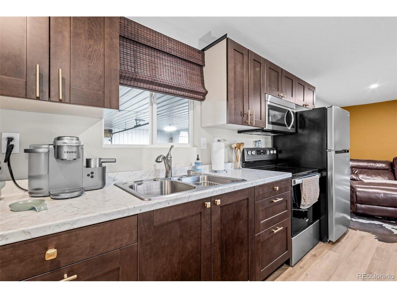 Image 3: Kitchen