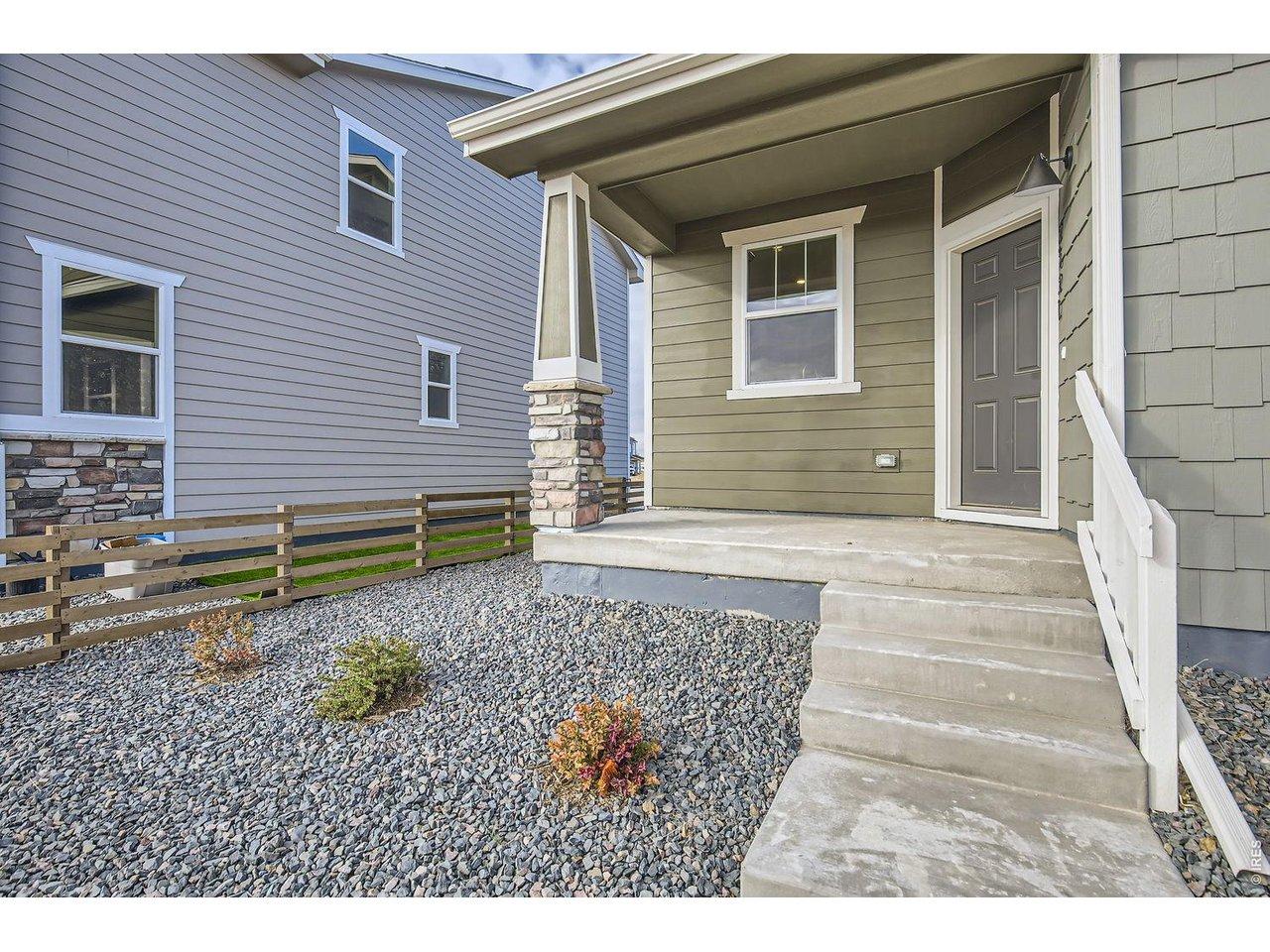 Image 4: Covered front patio Image 4: Covered front patio