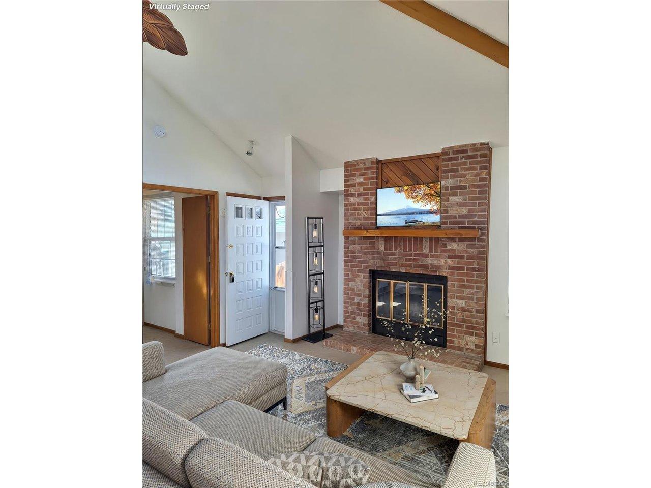 Image 3: Livingroom - Fireplace Virtual