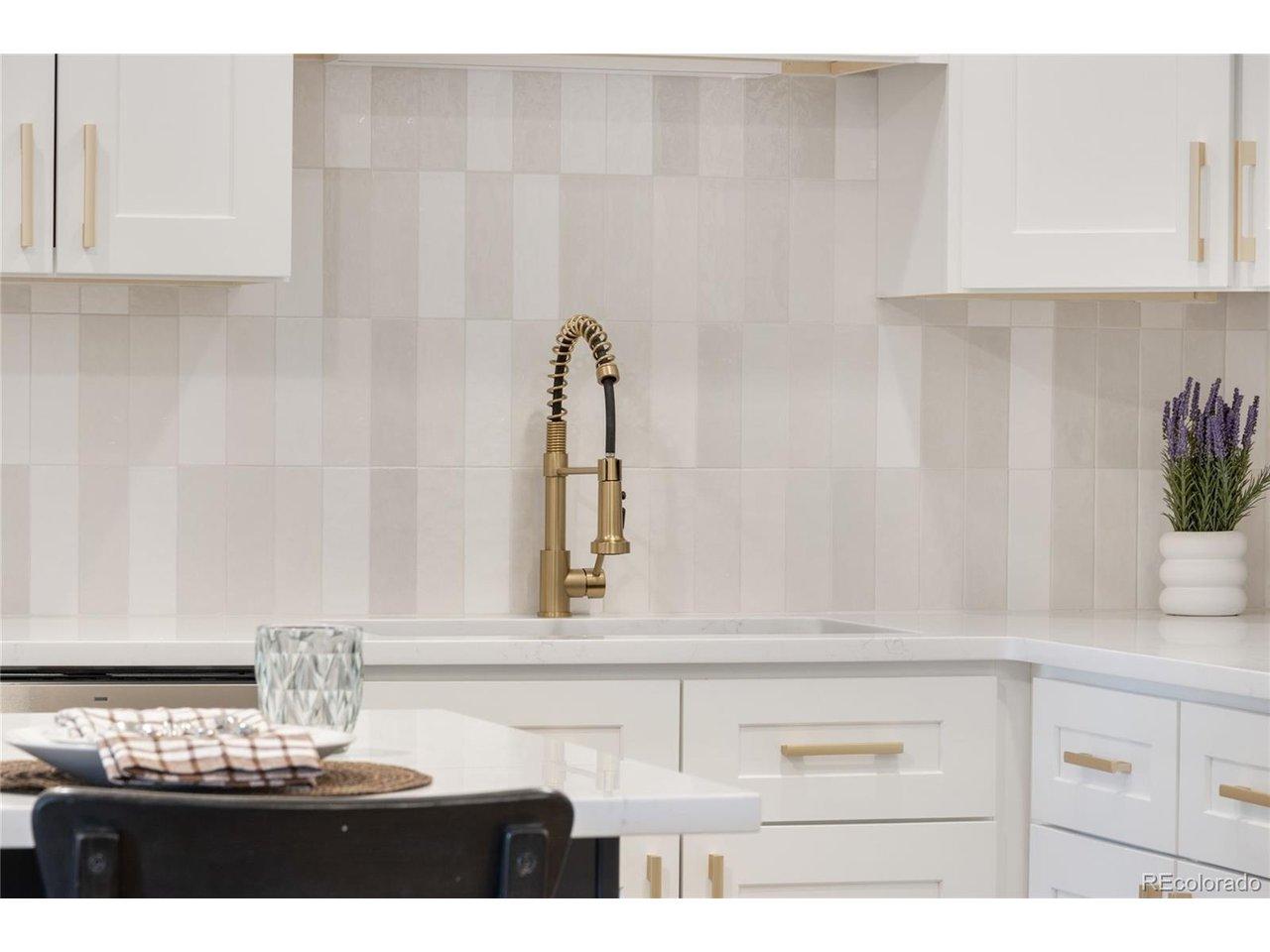 Image 2: Gorgeous kitchen remodel