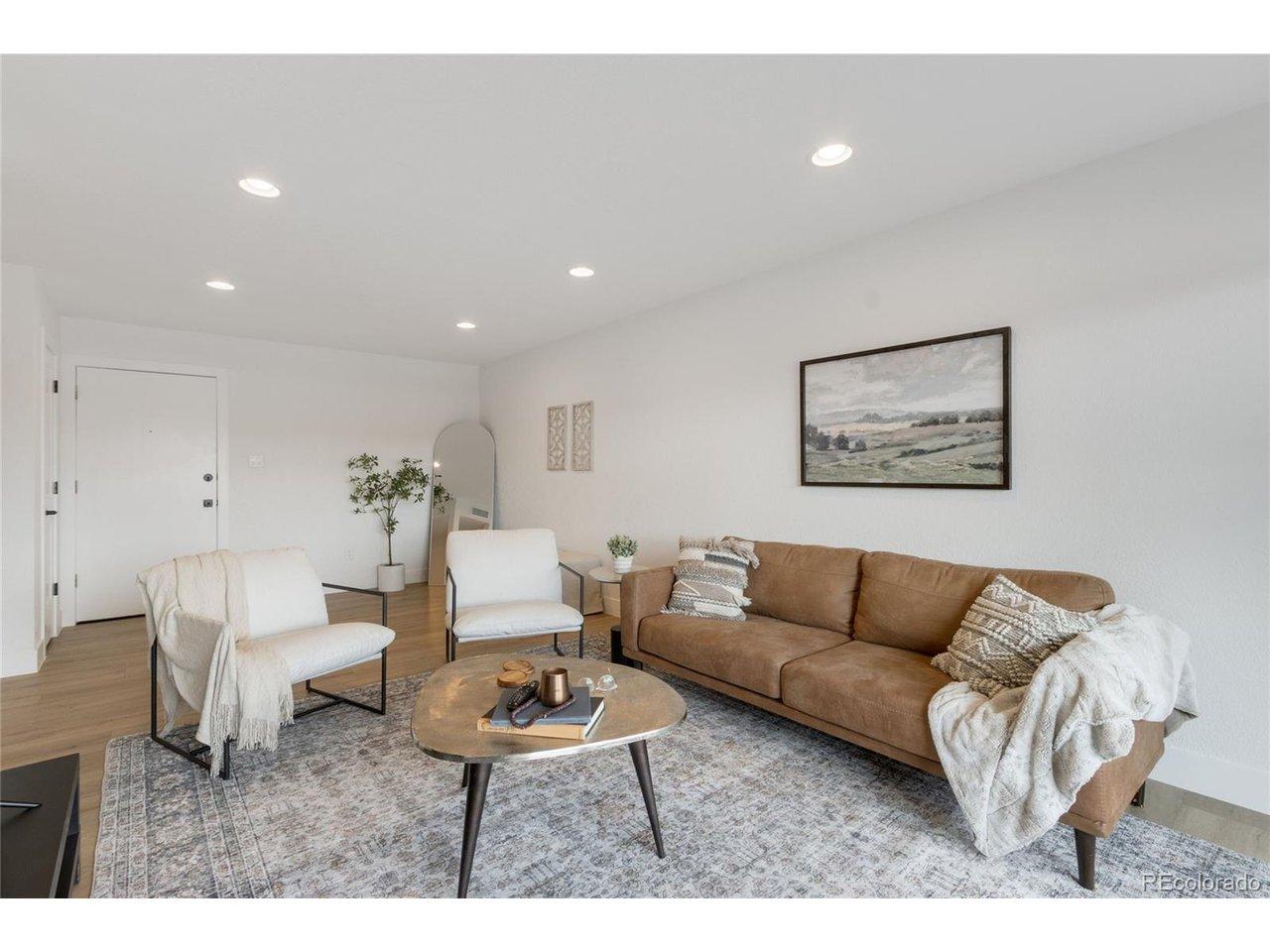 Image 3: Living room