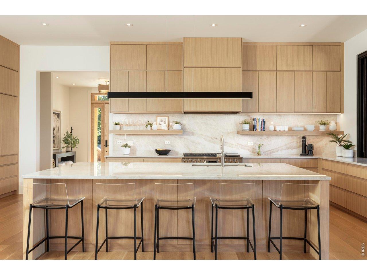 Image 4: Kitchen.