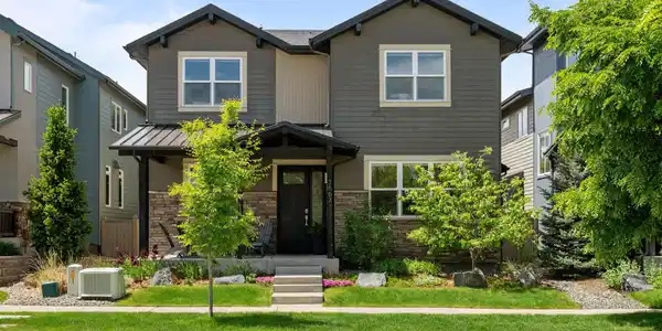 3663 Silverton