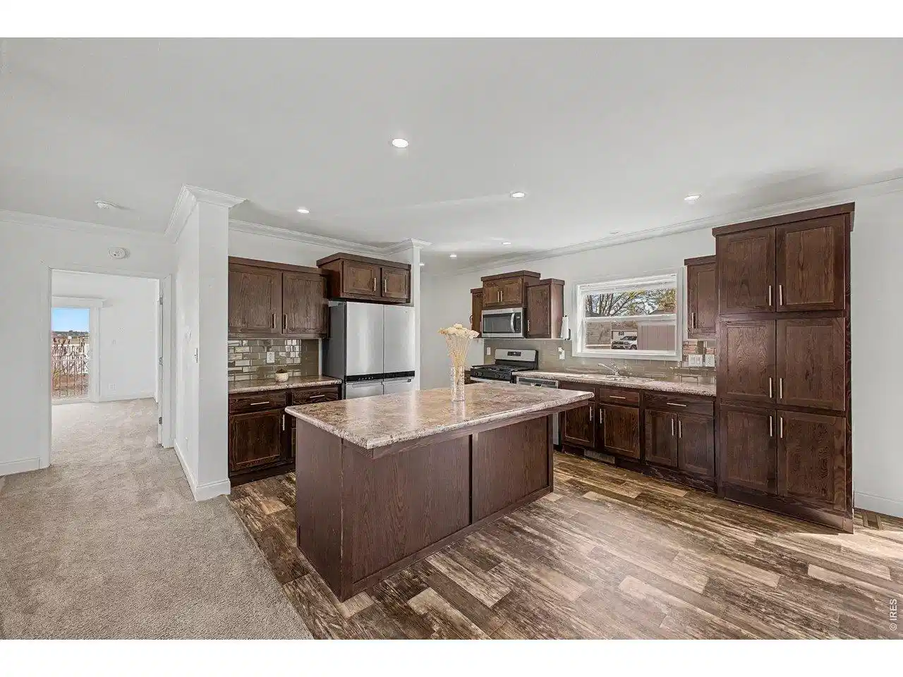 Image 1: Convenient Breakfast bar countertop hangs over for stool use. Image 1: Convenient Breakfast bar countertop hangs over for stool use.