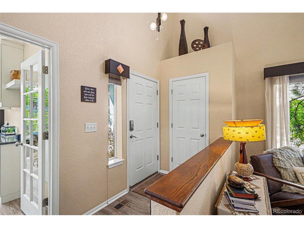 Image 3: Bright grand foyer with soaring ceilings Image 3: Bright grand foyer with soaring ceilings