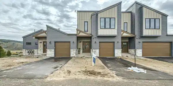 1305 James Dr