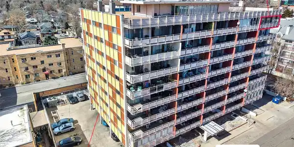 Image 4: Deeded, covered parking spot, secure building, club house, corner unit with mountain views Image 4: Deeded, covered parking spot, secure building, club house, corner unit with mountain views