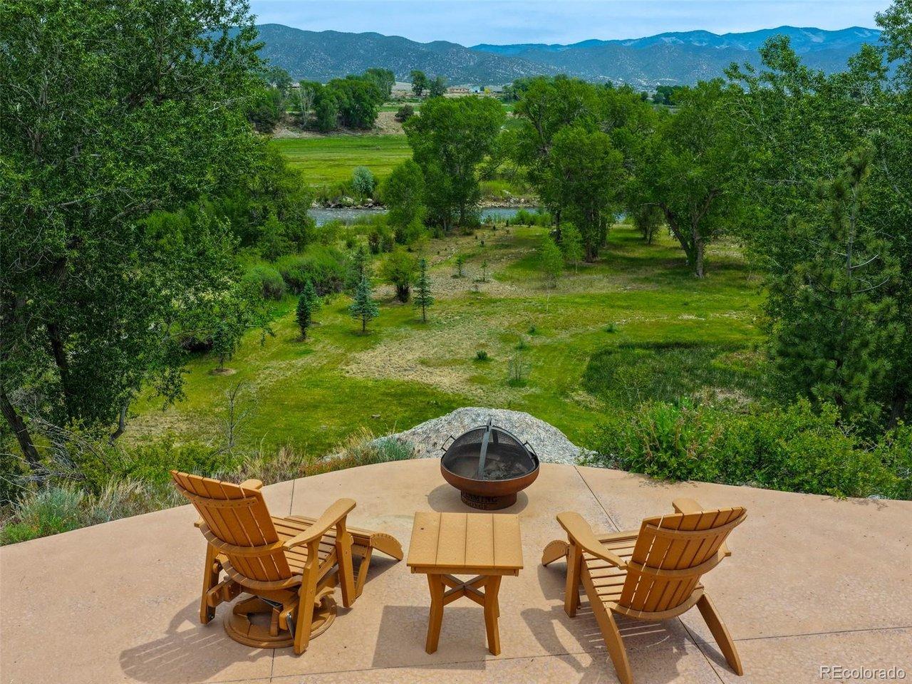 Image 2: Perfect view of the lush meadow and Arkansas River Image 2: Perfect view of the lush meadow and Arkansas River
