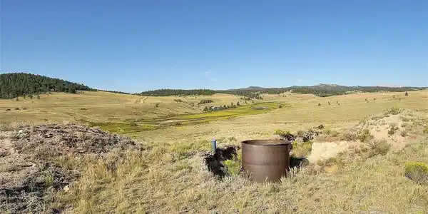 Image 2: Well Head shown in the center of the picture. Pump not installed. Well located at the North East end of the property that backs to BLM Land. Image 2: Well Head shown in the center of the picture. Pump not installed. Well located at the North East end of the property that backs to BLM Land.