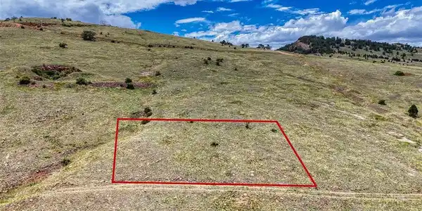 Image 2: Property lines are approximate and not a survey Image 2: Property lines are approximate and not a survey