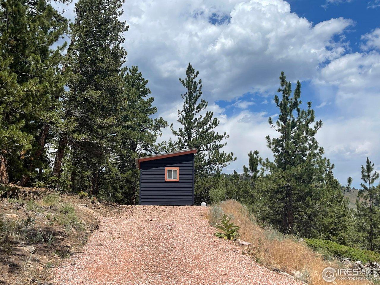 Image 4: Driveway to shed. Image 4: Driveway to shed.