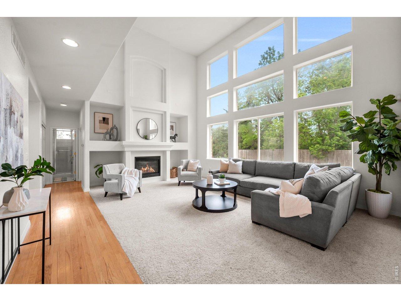 Image 4: Great room with 18 Foot Ceilings Image 4: Great room with 18 Foot Ceilings