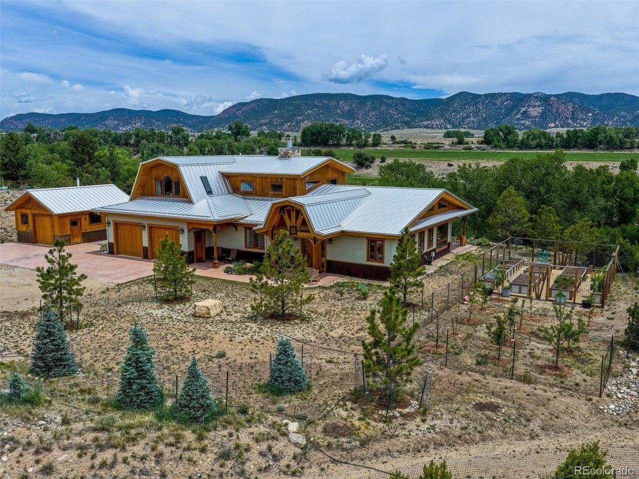 Image 4: This mountain estate has privacy, views and river frontage. The garden and landscaping are all supported by a drip irrigation system. Image 4: This mountain estate has privacy, views and river frontage. The garden and landscaping are all supported by a drip irrigation system.
