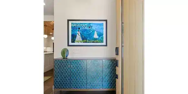 Image 2: Welcoming entry. Image 2: Welcoming entry.