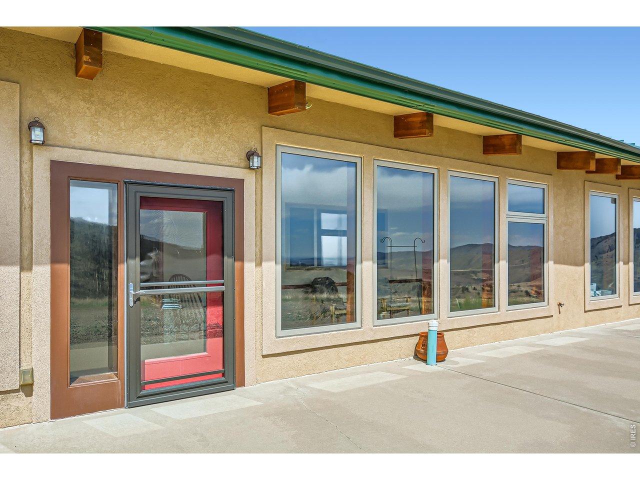 Image 4: Entry with solarium Image 4: Entry with solarium