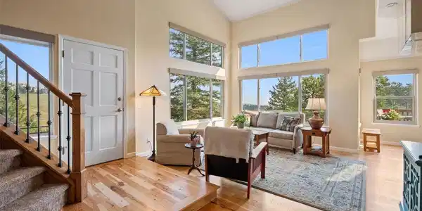 Image 4: Foyer, Great Room