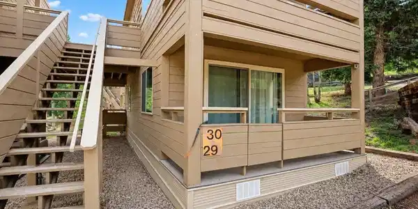 Image 2: Front of Condo Building Image 2: Front of Condo Building
