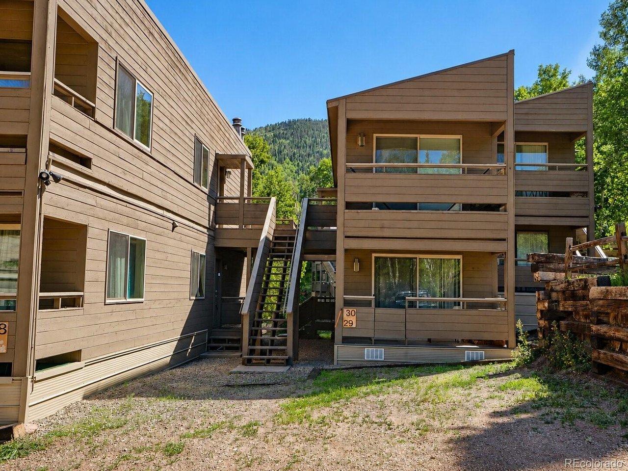 Image 4: Front of Condo Building