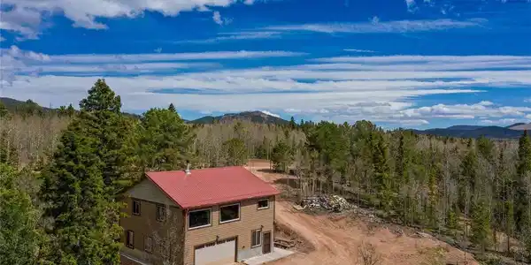 Image 2: 2 primary bedrooms with ensuites on 7.13 acres Image 2: 2 primary bedrooms with ensuites on 7.13 acres
