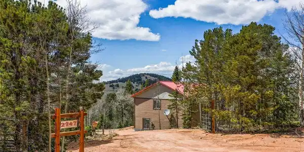 Image 3: 2 primary bedrooms with ensuites on 7.13 acres Image 3: 2 primary bedrooms with ensuites on 7.13 acres