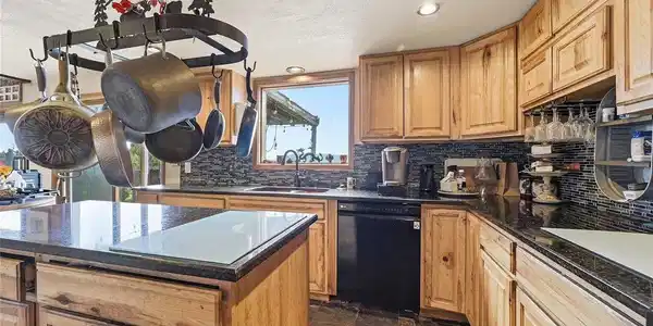 Image 4: Newly updated kitchen Image 4: Newly updated kitchen