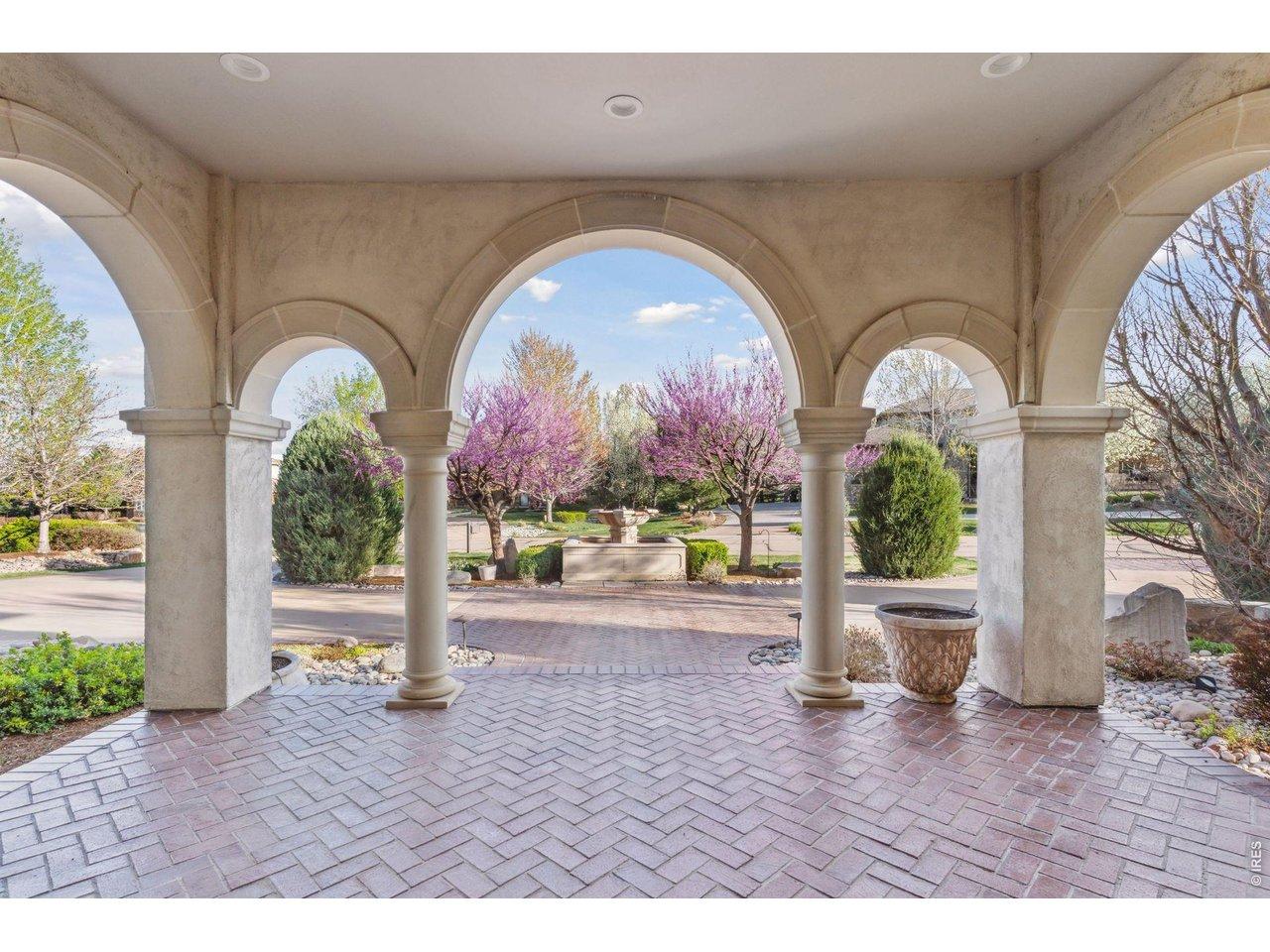Image 4: A beautiful front entryway and plenty of space in the curved driveway. Image 4: A beautiful front entryway and plenty of space in the curved driveway.