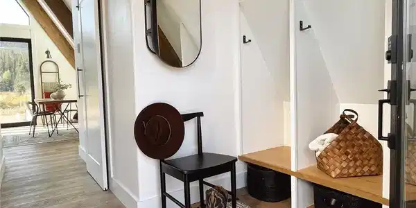 Image 3: Entry Storage Image 3: Entry Storage