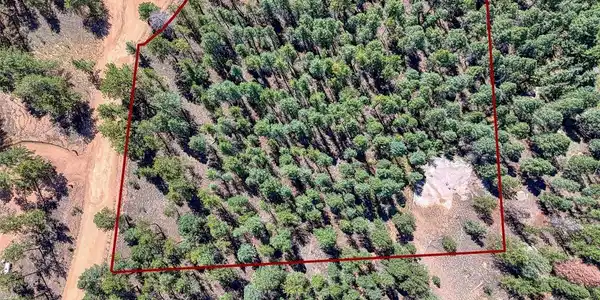 Image 4: Property lines are approximate and not a survey Image 4: Property lines are approximate and not a survey