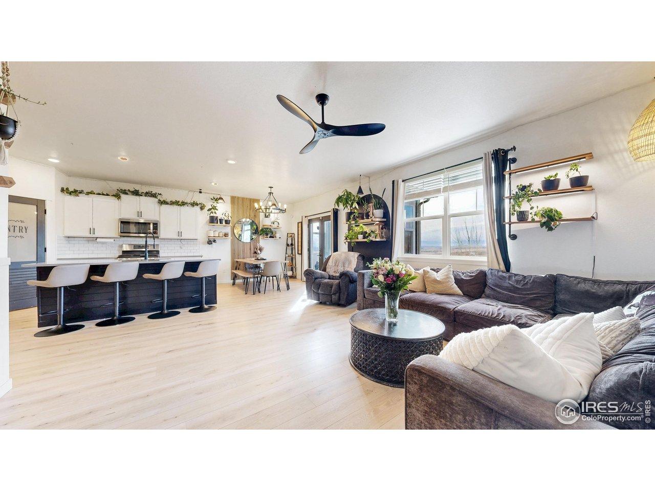 Image 3: Living room