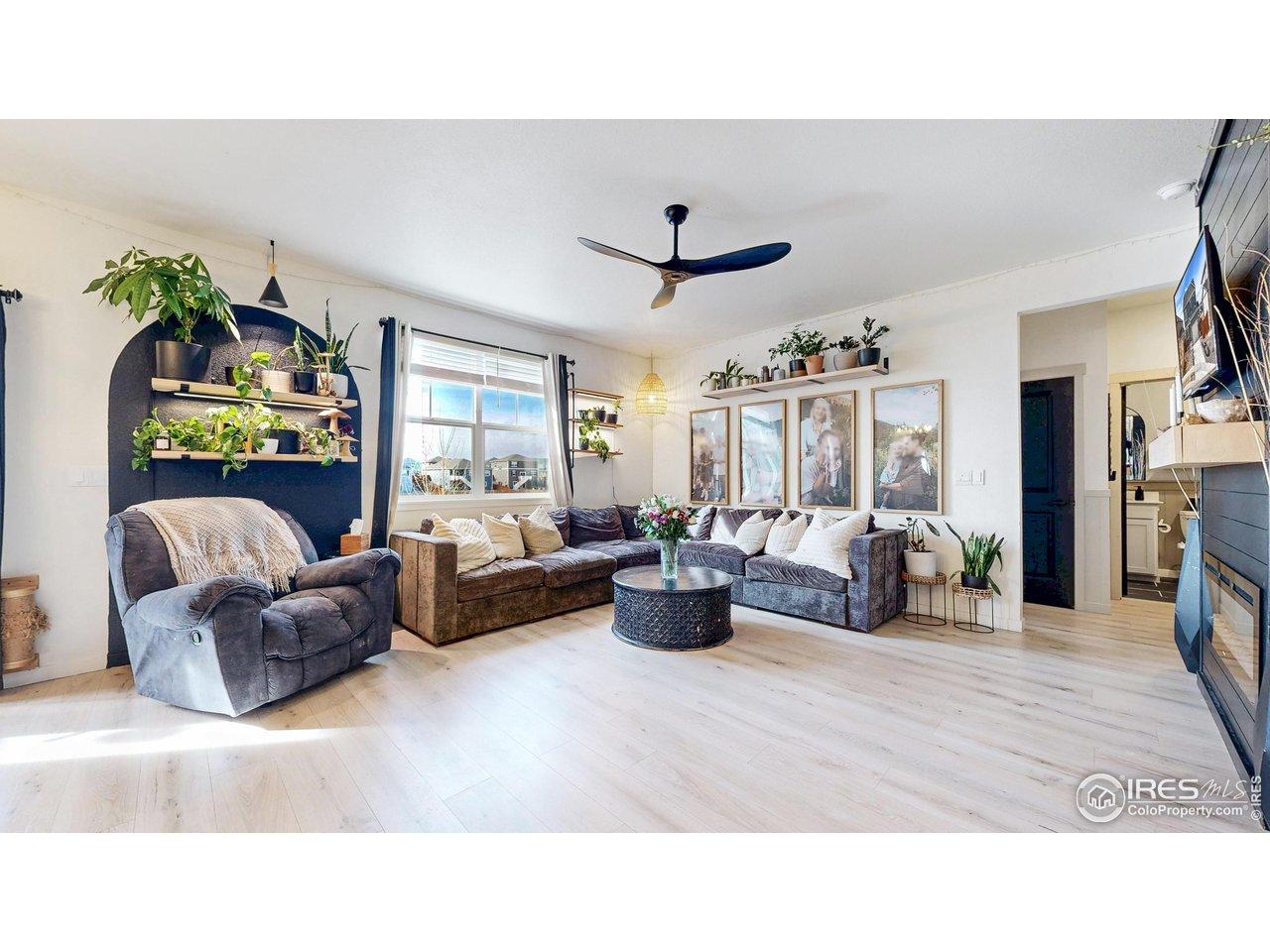 Image 4: Living room