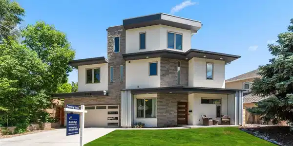 2564 S Carey
