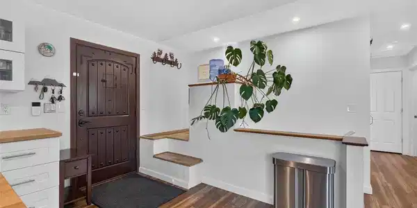 Image 3: Entrance Foyer
