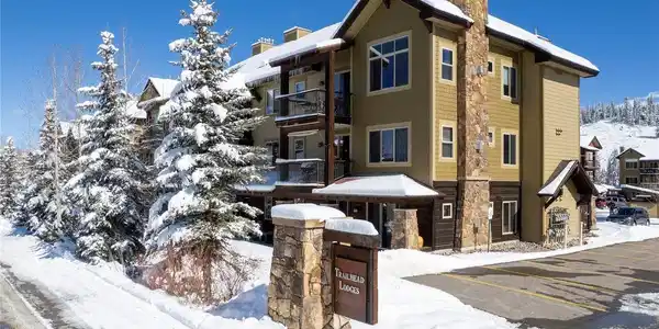801 Trailhead Cir