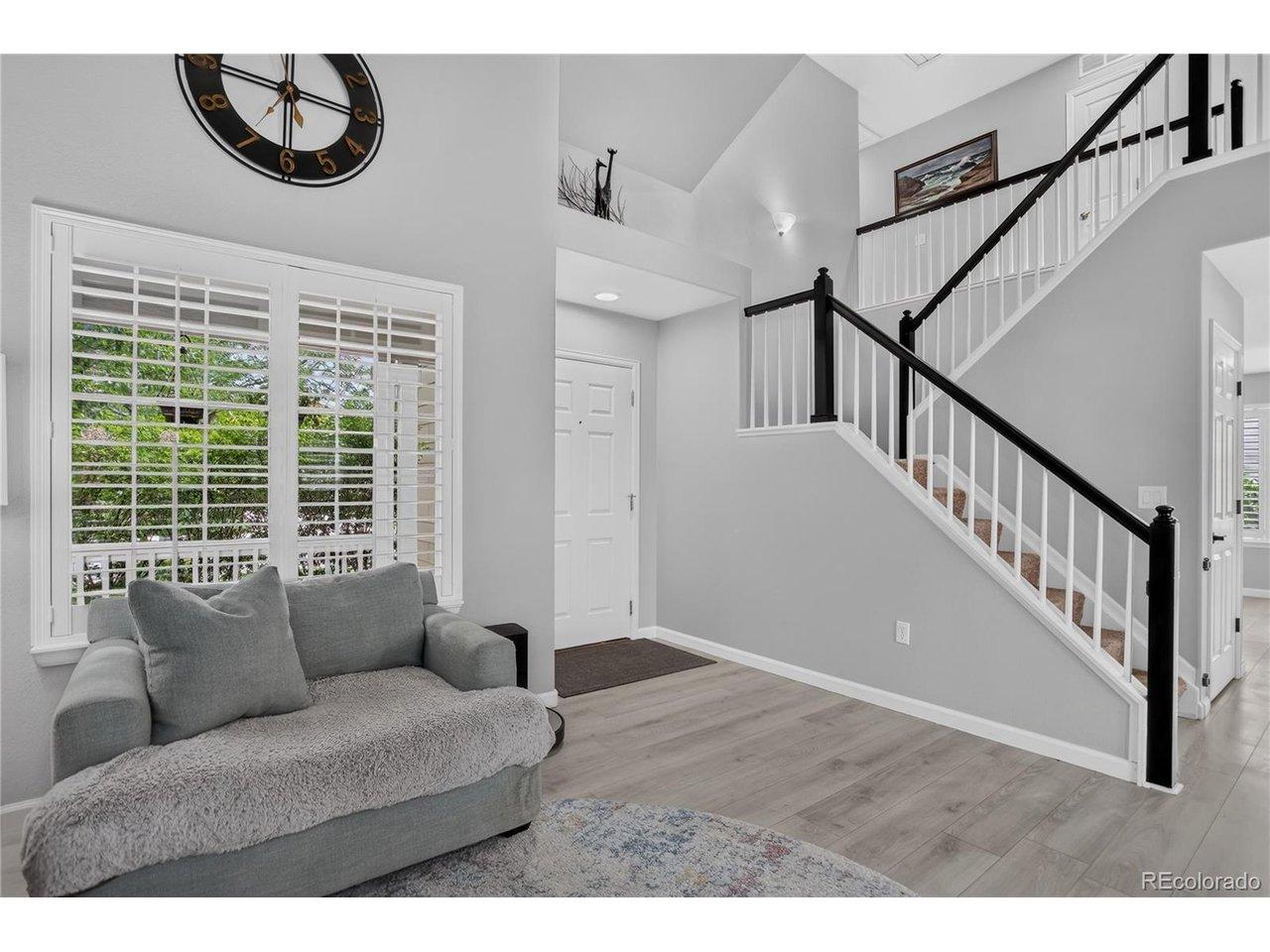 Image 4: Two story entry! Image 4: Two story entry!