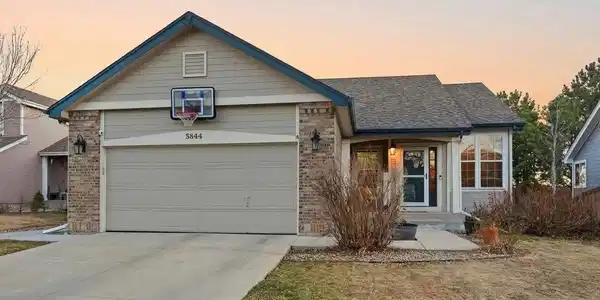5844 W Ida Dr
