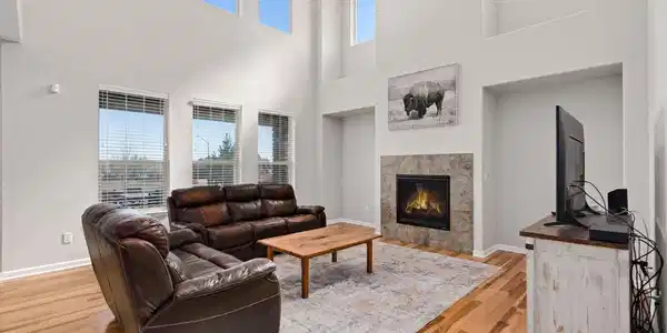 Image 4: Living Room Image 4: Living Room