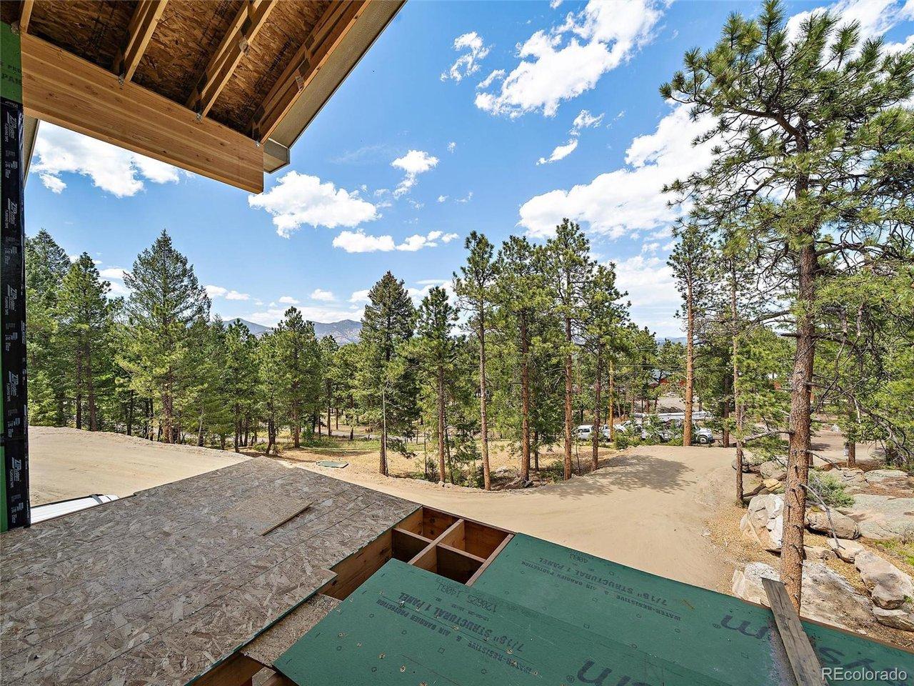 Image 4: Front deck