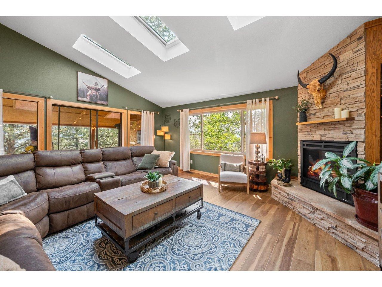 Image 3: Family room with adjacent sunroom Image 3: Family room with adjacent sunroom