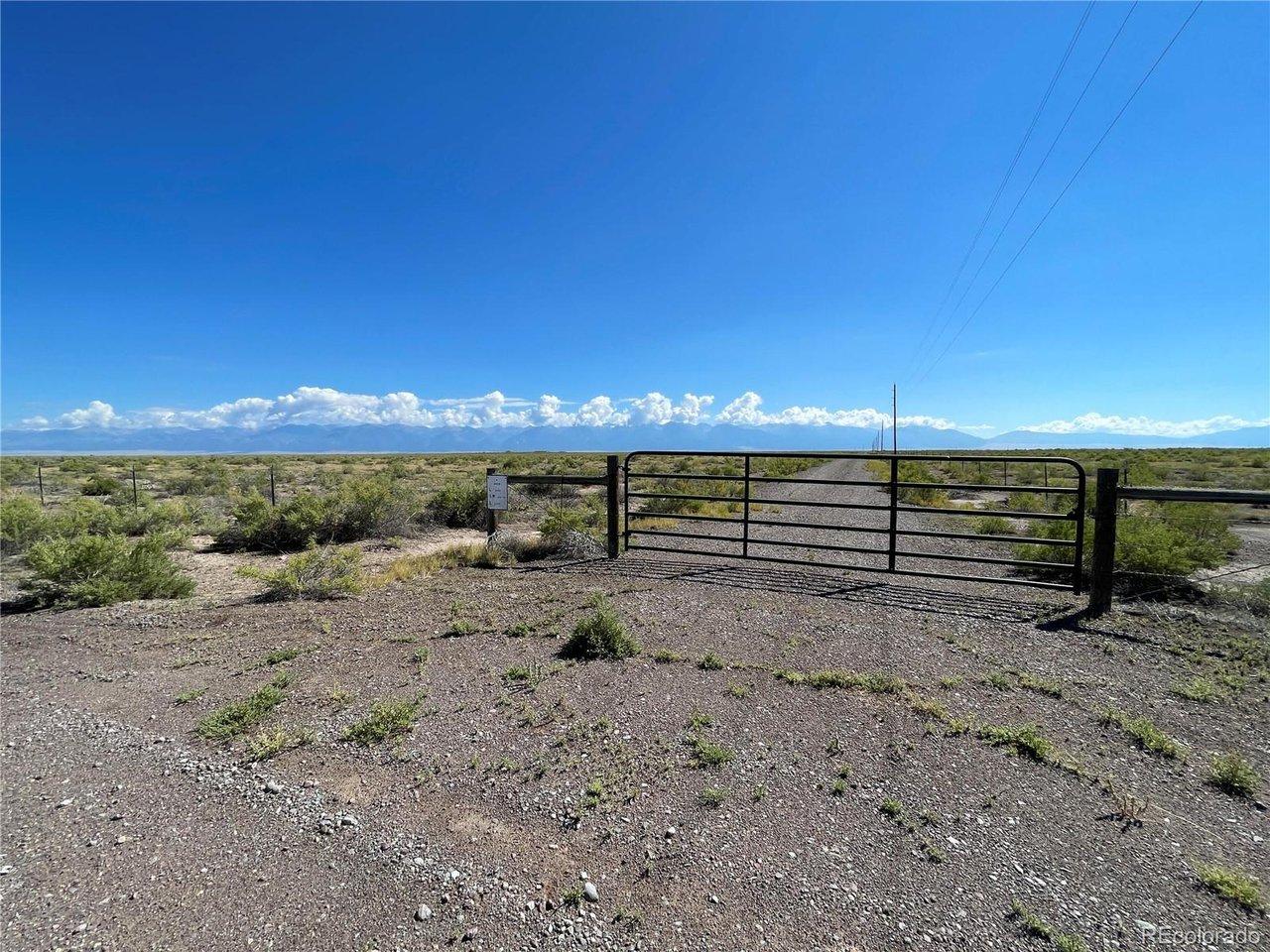 Image 3: Gate at land Image 3: Gate at land