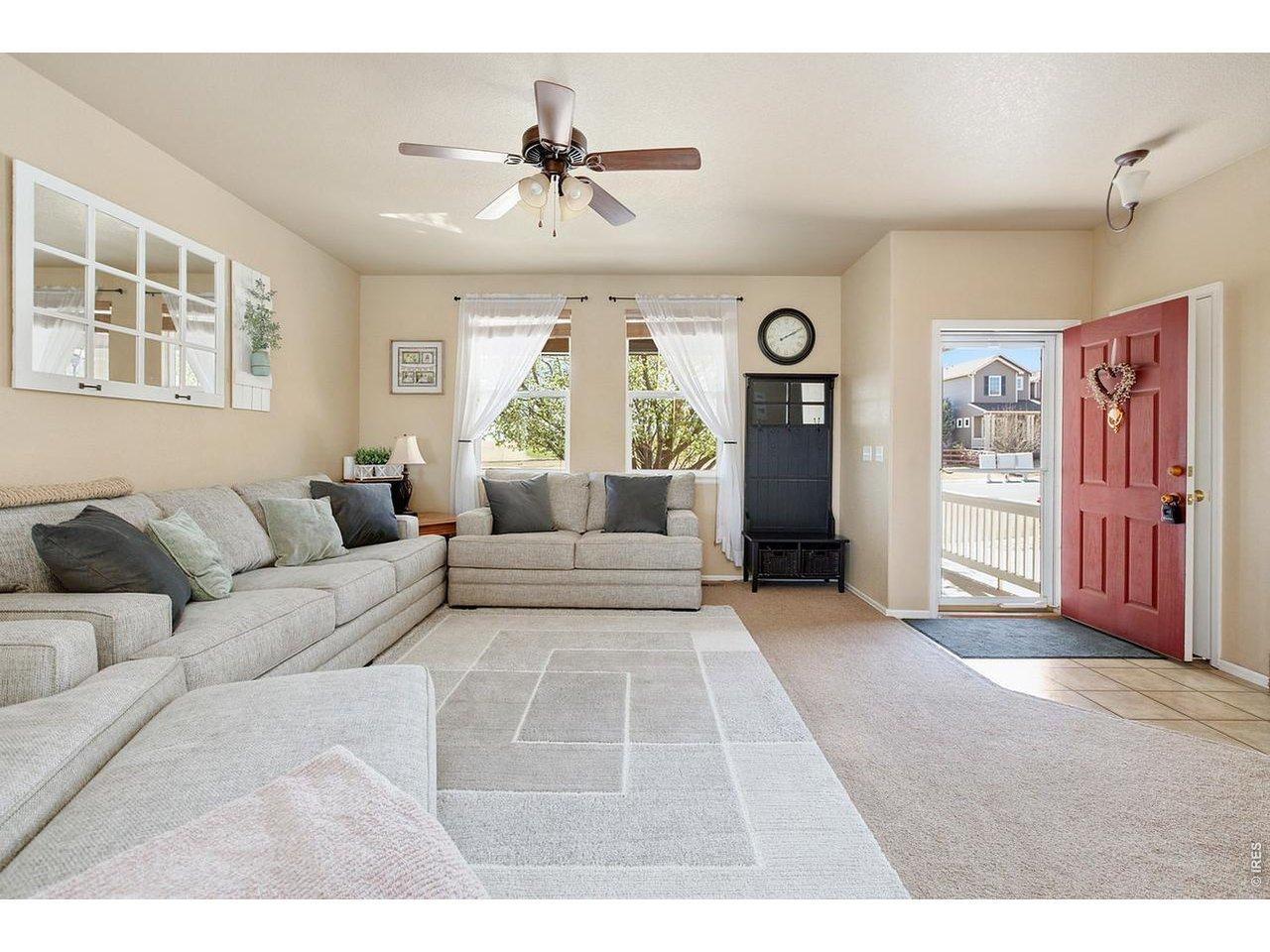 Image 3: Light and Bright Living Space