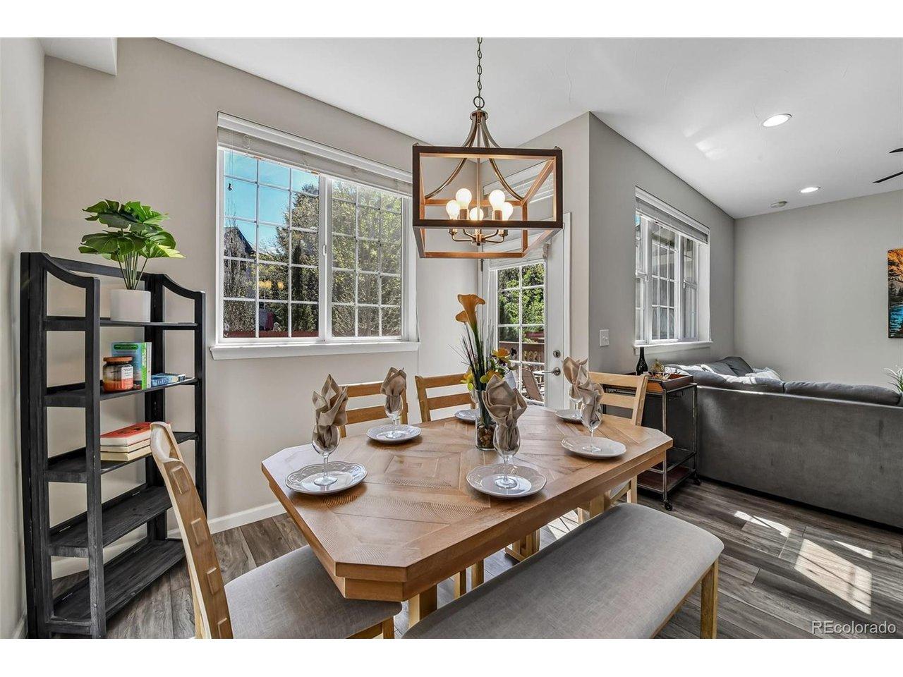 Image 1: Bright dining room just off the kitchen Image 1: Bright dining room just off the kitchen
