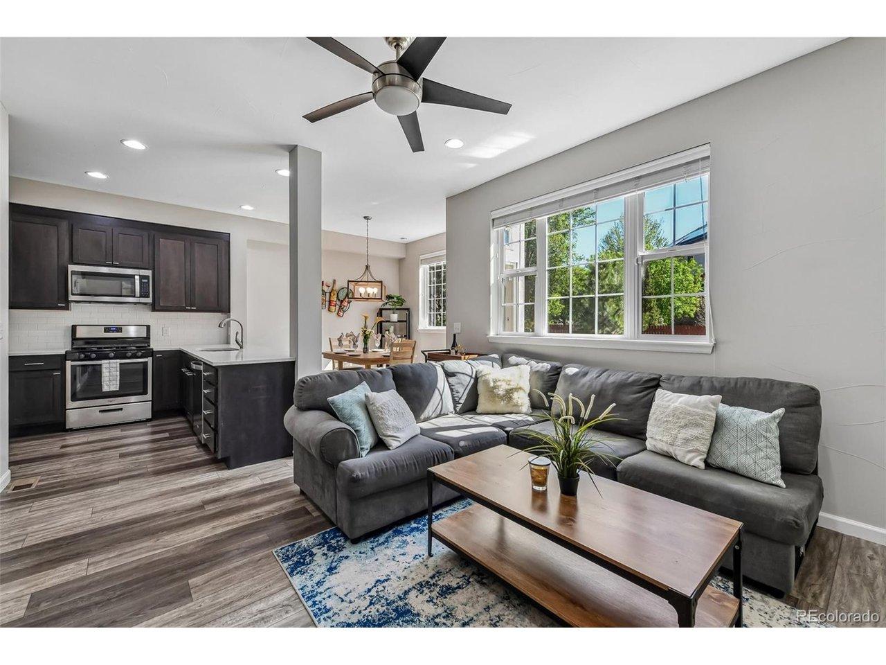 Image 4: Open concept living room, dining room and kitchen! Image 4: Open concept living room, dining room and kitchen!