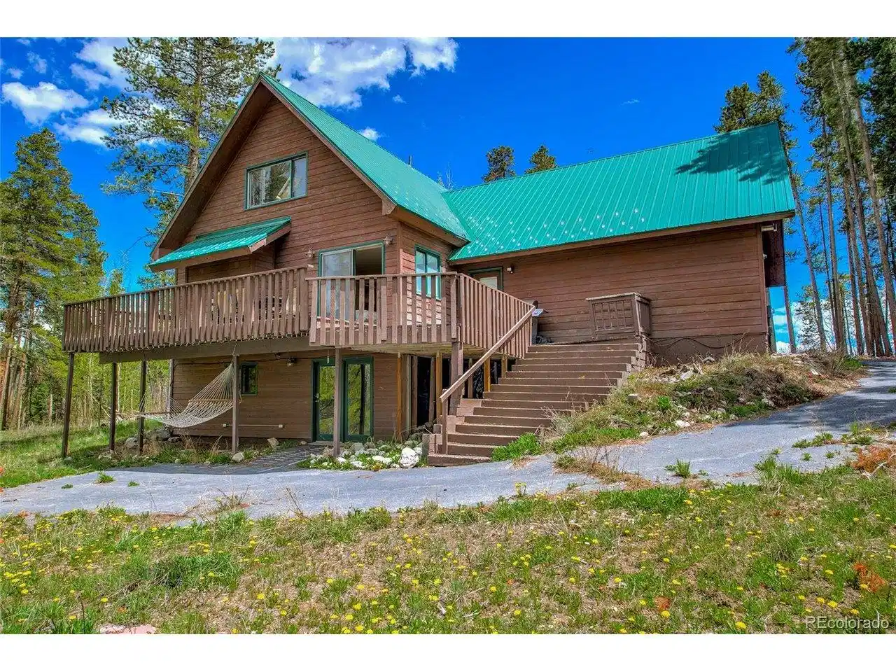 Image 1: A wonderful Peak 7 home on half an acre, with a large deck, amazing views and a perfect layout for lots of entertaining.