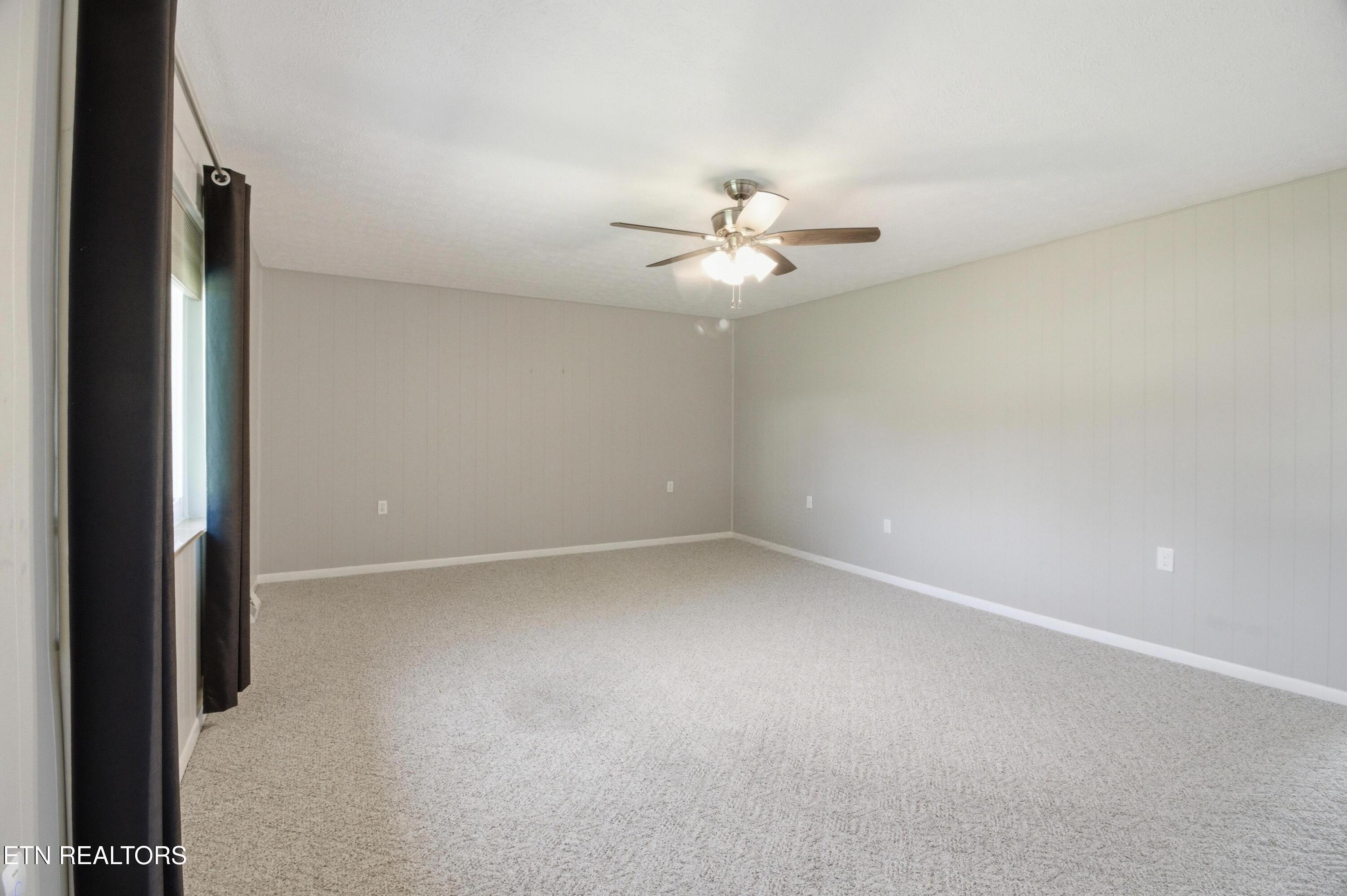 Image 4: 1518 E. Brown School Rd_Living Room
