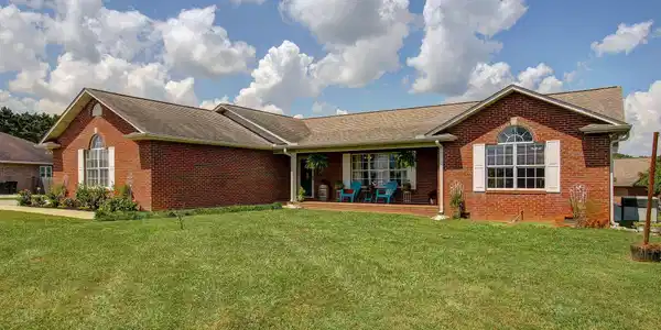 Image 3: .Front Elevation.