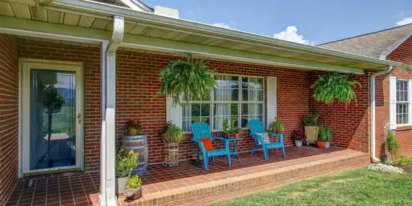 Image 4: Porch