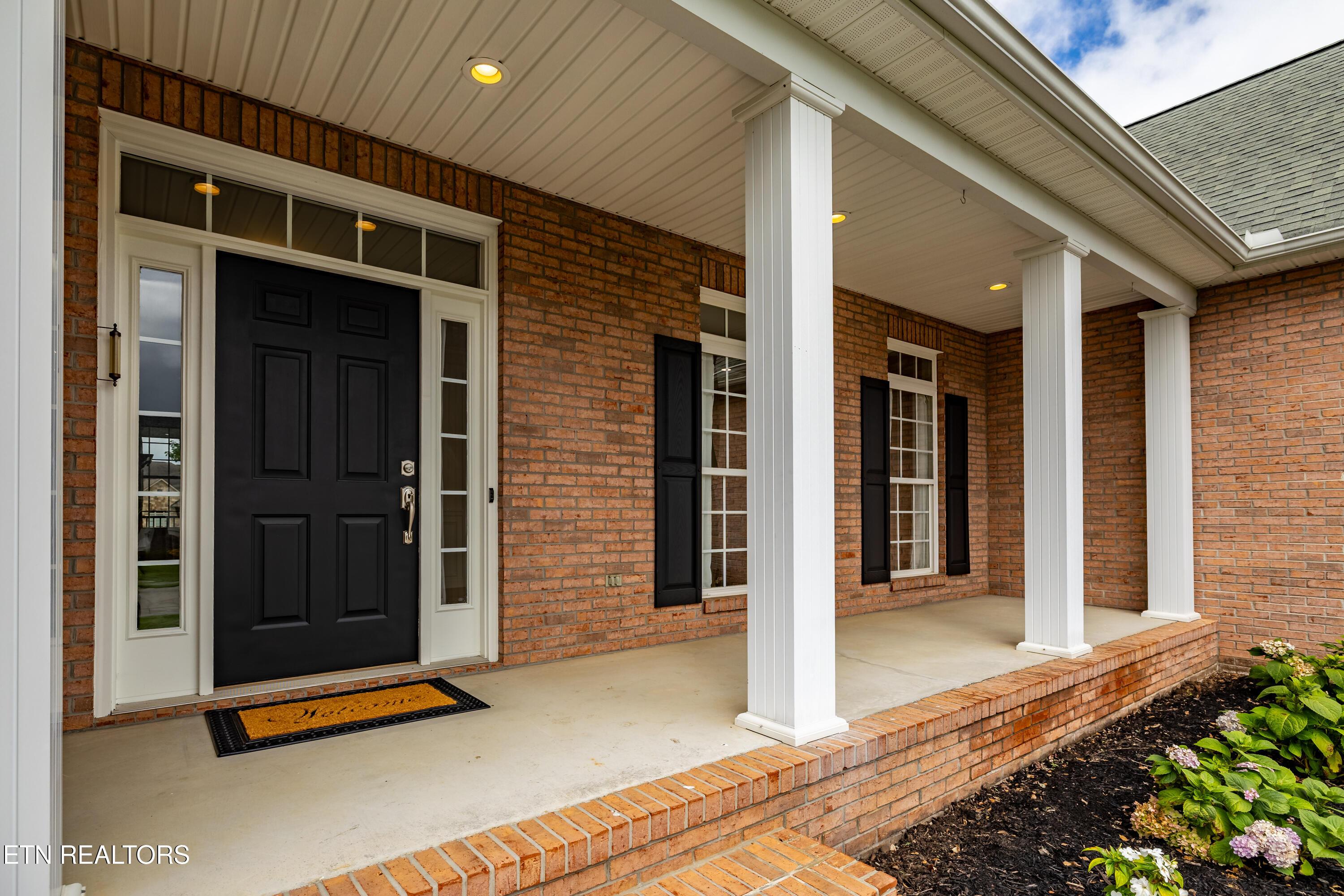 Image 2: 203HeightonCt-49
