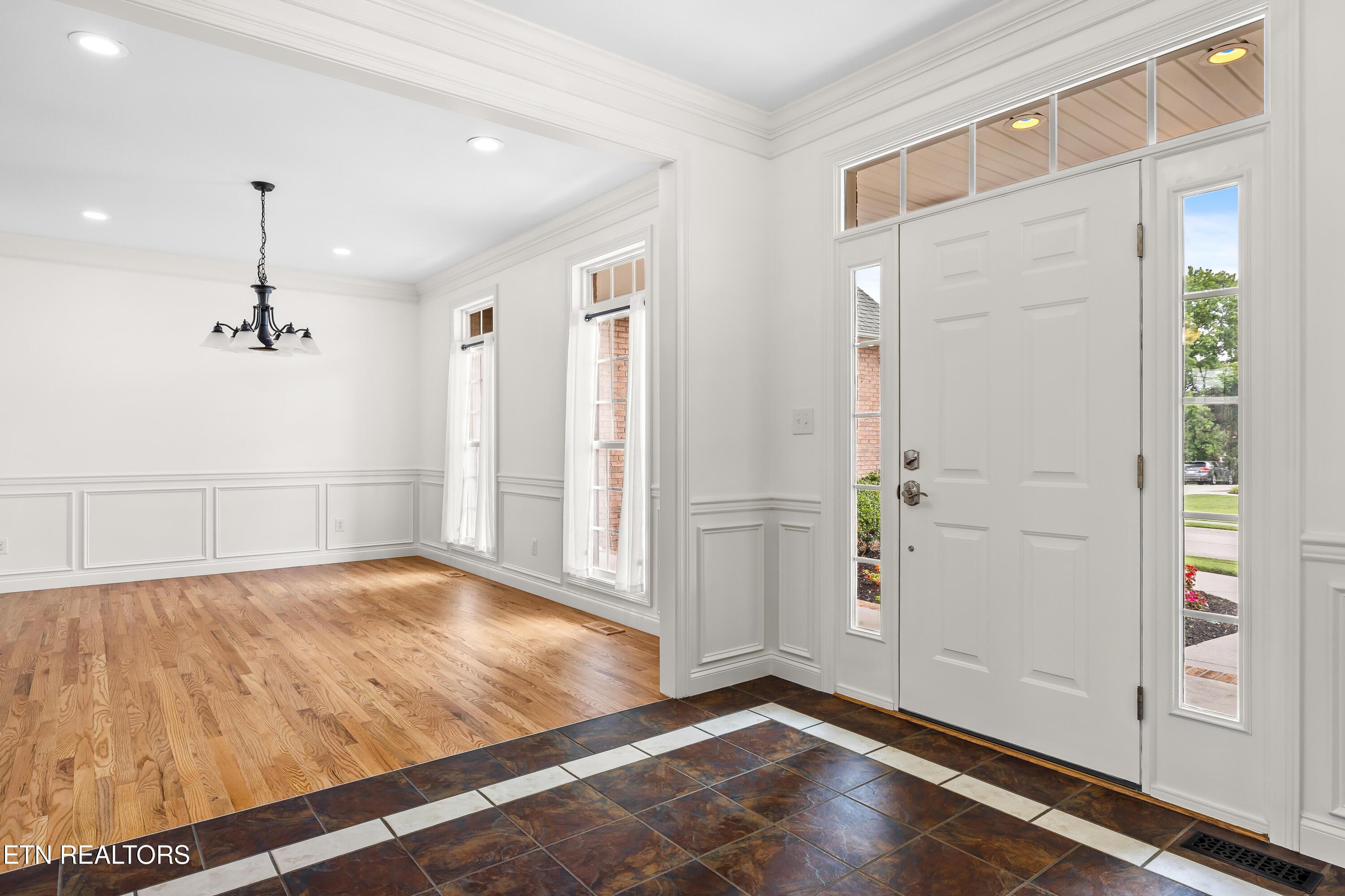 Image 3: 203HeightonCt-23